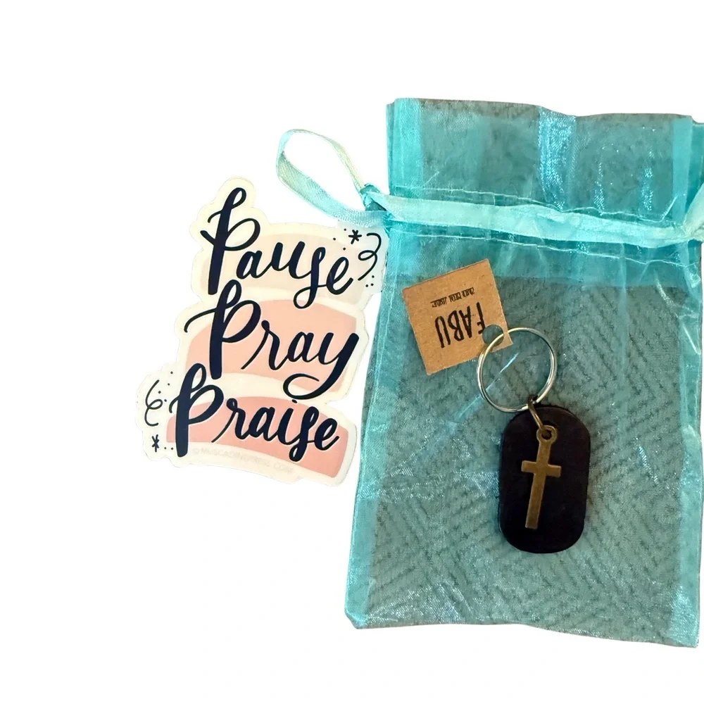 Mothers Day Gift‎ 🎁 A Woman of Faith Gift Set Key Chain Window Cling Sticker